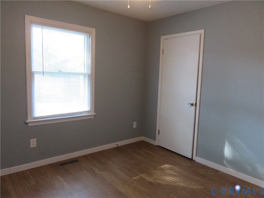 Building Photo - 7 S Daisy Ave