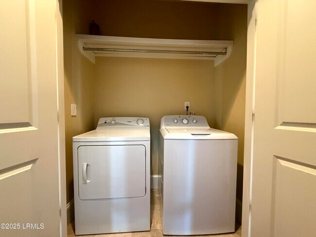 Building Photo - 54 Battery Crk Clb Dr