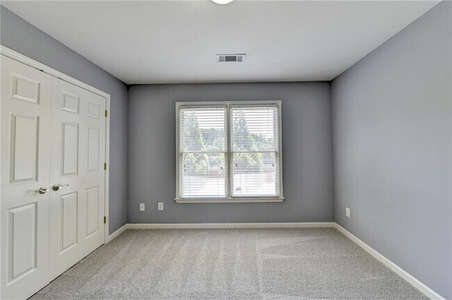 Building Photo - 1515 Boomer Cir