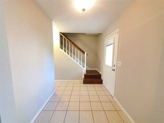 Building Photo - 3323 Green Fields Dr