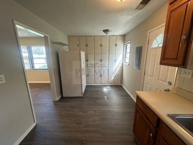 Building Photo - 2709 Highland Dr