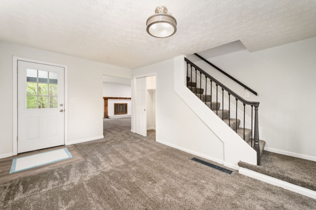 Building Photo - 1584 Mink St SW