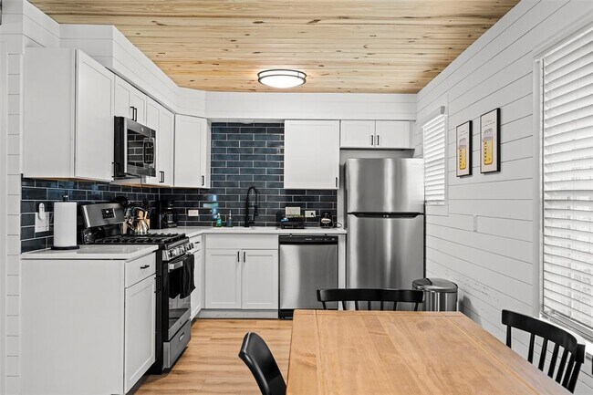 Building Photo - 3002 Brinwood Ave