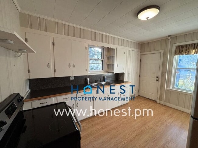 Building Photo - 103 Rackleff St