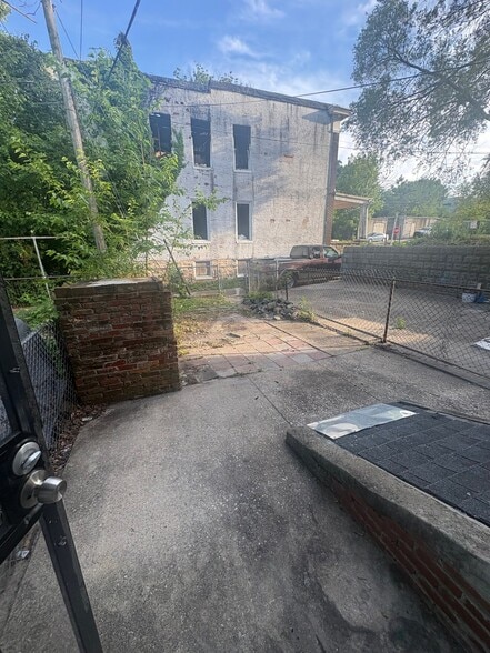 Building Photo - 2753 Mosher St