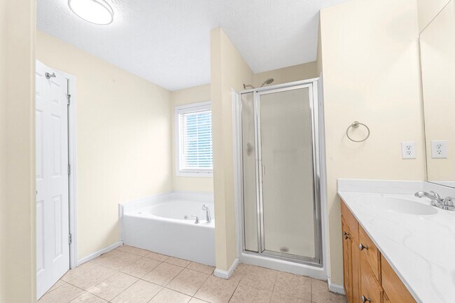 Building Photo - 4BR/2.5BA Open & Bright Lawrenceville Home