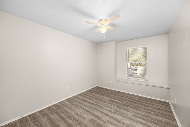 Building Photo - 11843 Sunny Stream Dr