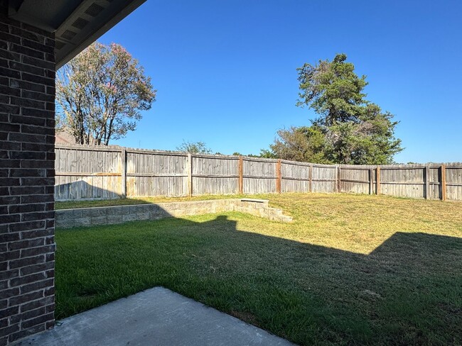 Building Photo - 1017 Stagecoach Bend