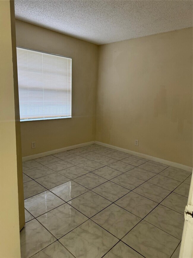 Building Photo - 3512 NW 114th Ln