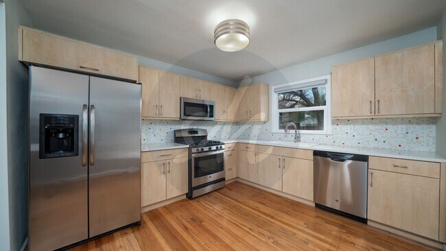 Building Photo - Immaculate rancher near Patty Jewett Neighborhood