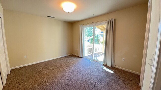Building Photo - Newly available Stunning 2 Bedroom home fo...