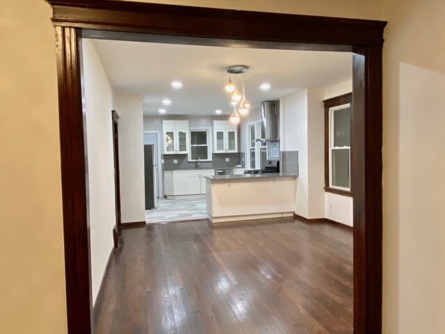 Building Photo - 664 Gladstone Ave