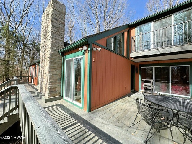 Building Photo - 402 Canoe Brook Dr