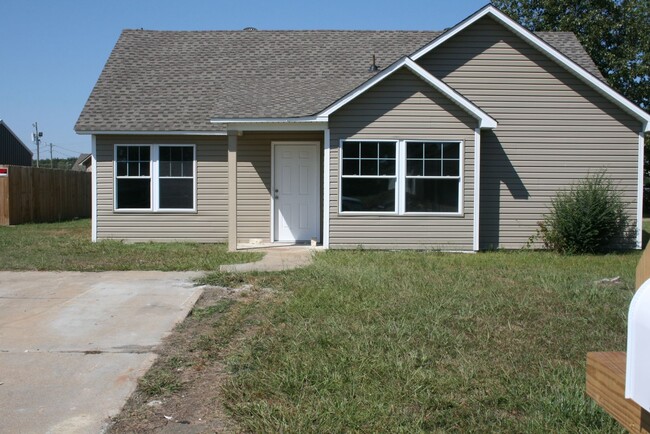 Primary Photo - 3 Bedroom, 1.5 Bath Home in Nettleton Scho...