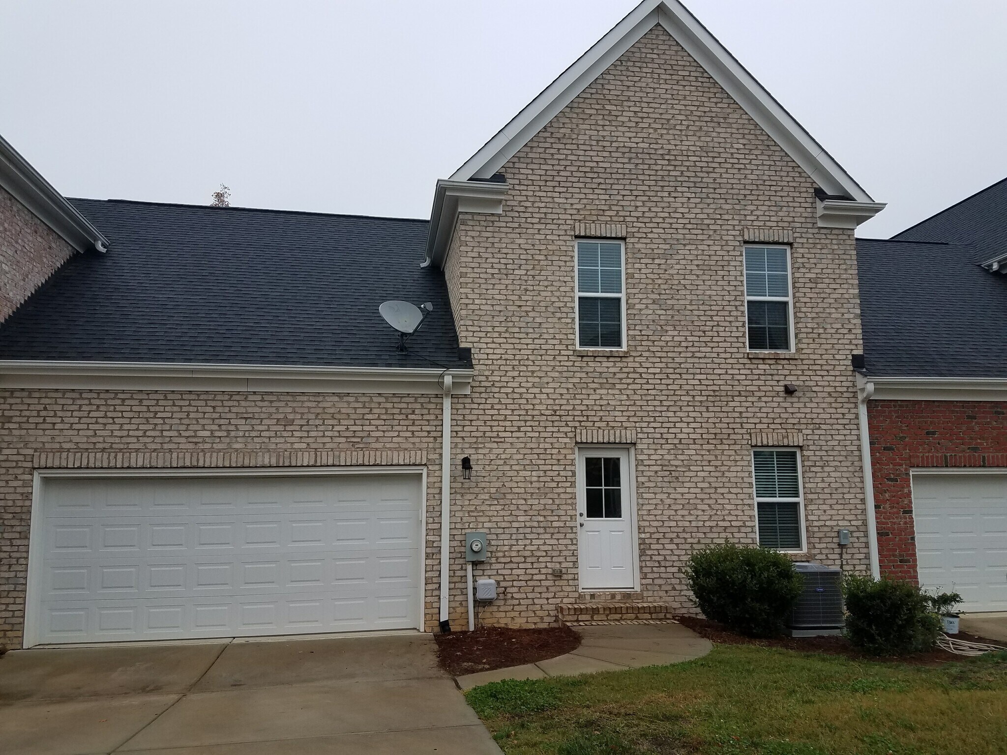 Backside - 10220 vanguard pkwy