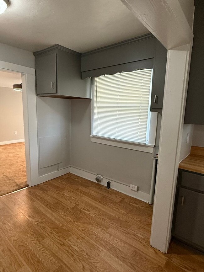 Building Photo - FIRST FULL MONTH RENT FREE