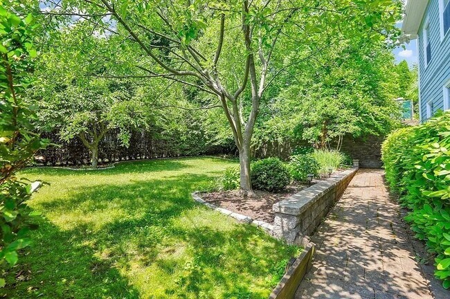 Building Photo - 25 Brayton Rd