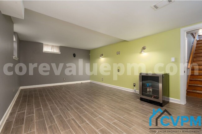 Building Photo - 7425 Hickory Ln