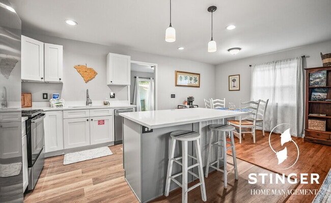 Building Photo - 907 Belleview Cir W