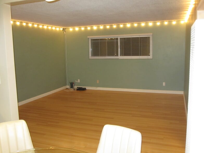 Building Photo - 215 Covina Ave