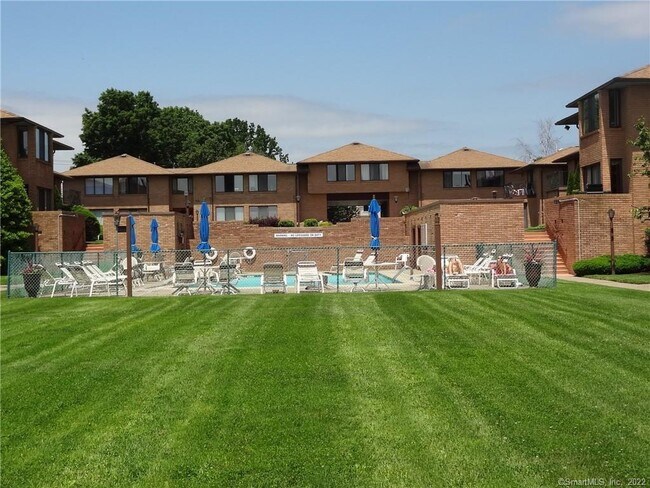 Building Photo - 350 Grovers Ave