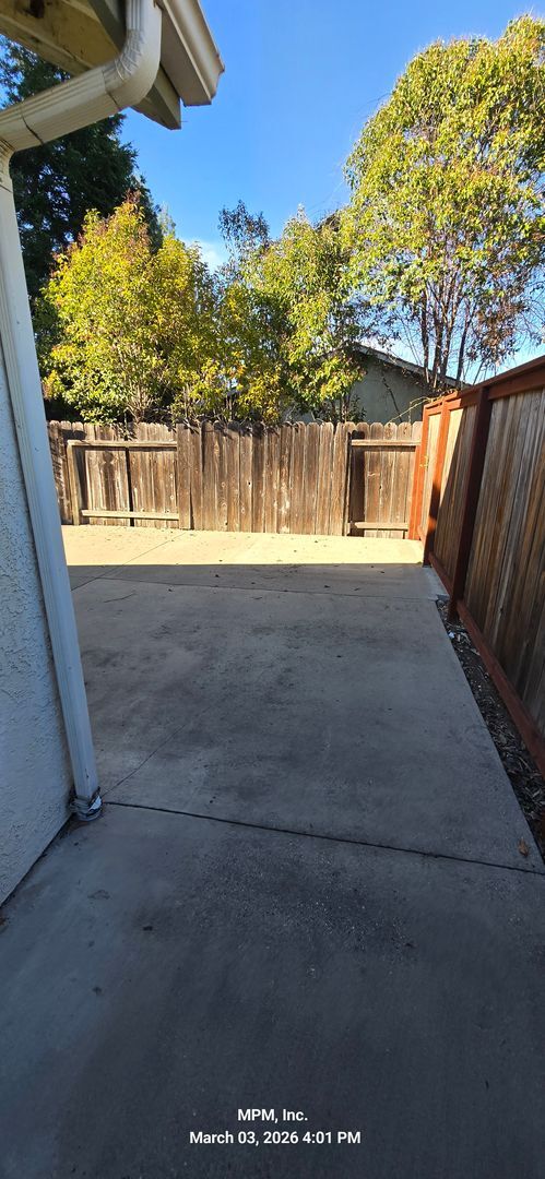 Building Photo - 3 bedroon 2 bath home