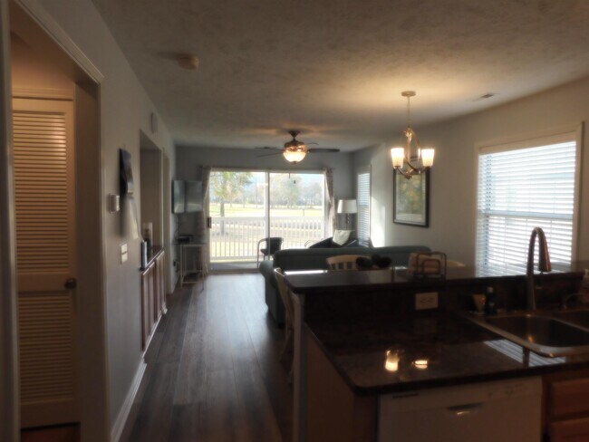 Building Photo - 521 White River Dr