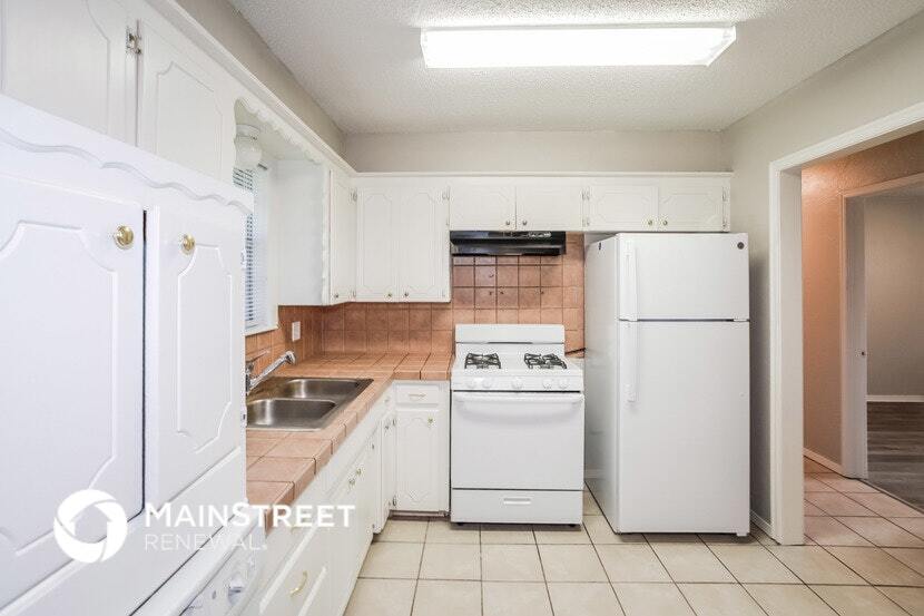 Building Photo - 808 Lotus Ave