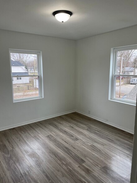 Building Photo - 1609 4th Ave