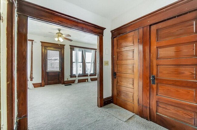 Building Photo - 888-890 Studer Ave [OWNER OWES MONEY - DO NOT DO WORK]