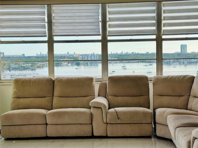 Building Photo - 18041 Biscayne Blvd