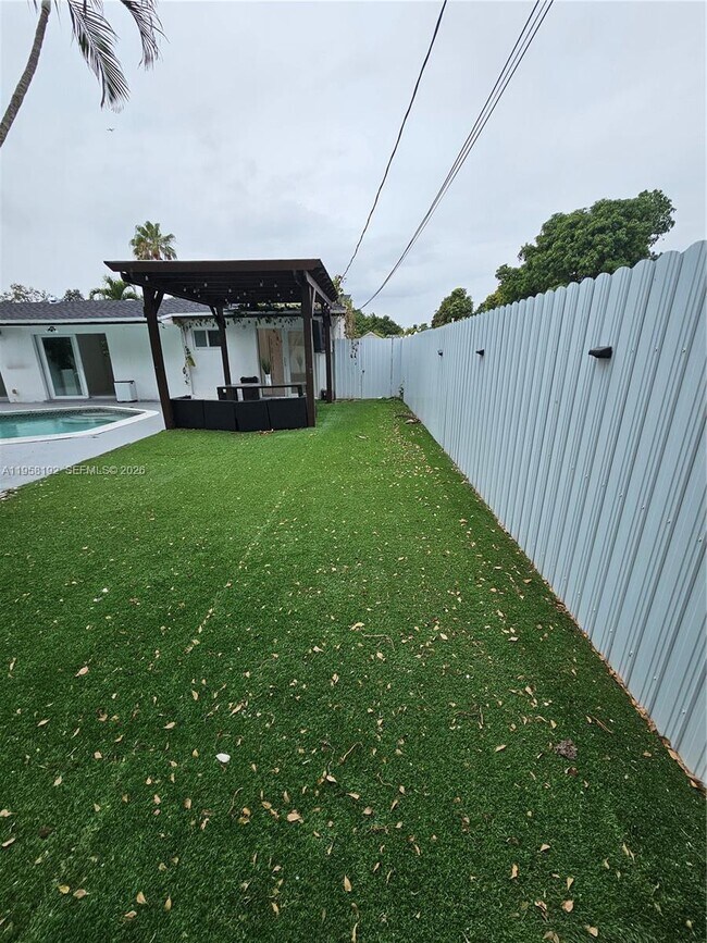 Building Photo - 1421 NW 65th Terrace