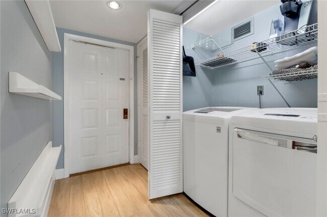 Building Photo - 1600 Misty Pines Cir