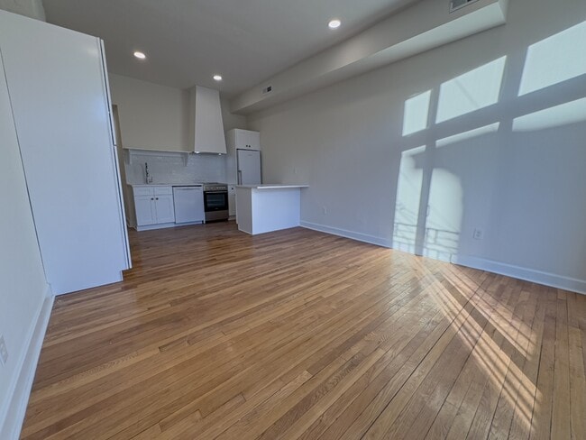 Building Photo - 1934 Green St