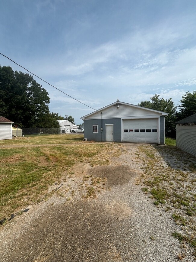Building Photo - 111 Legion Cir