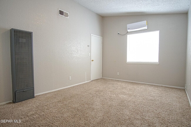 Building Photo - 3403 Pershing Dr