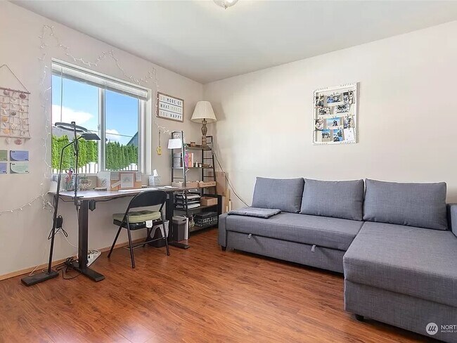 Building Photo - 2296 James Cir