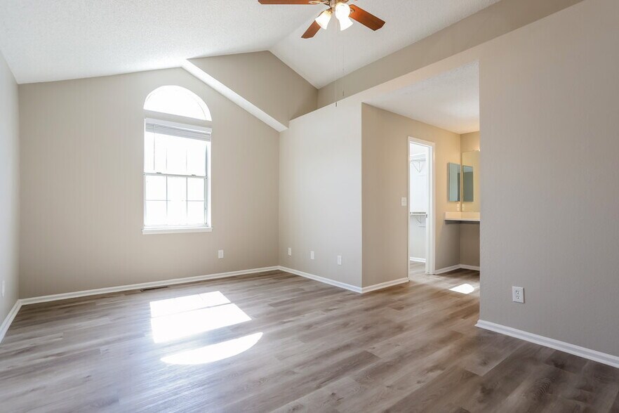 Building Photo - 16393 Goldenrod Way