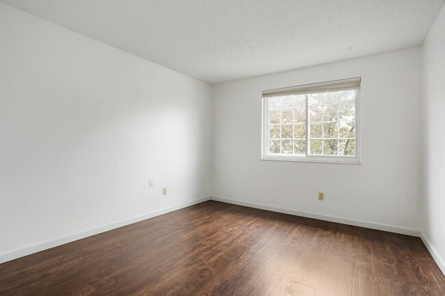 Building Photo - Aurora - 2 Bedroom 2 Bath Condo - Garage, ...