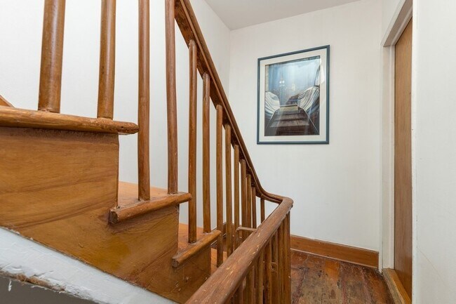 Building Photo - 204 Christopher Columbus Dr