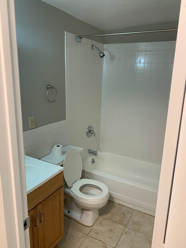 Bathroom #2 - 121 New York Ave NW