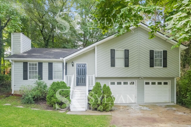 Building Photo - Immerse yourself in comfort and convenience