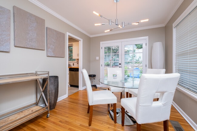 Building Photo - 312 Schoolwood Ln