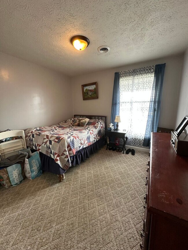 Building Photo - 4 Bed/2 Bath Brick Home - Church Hill TN