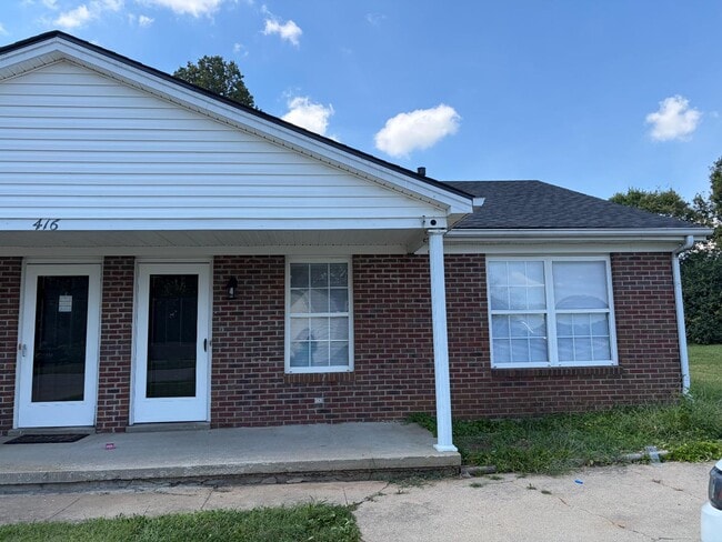 Building Photo - 416 Poplar St
