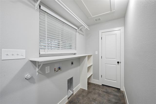 Building Photo - 607 E Day St