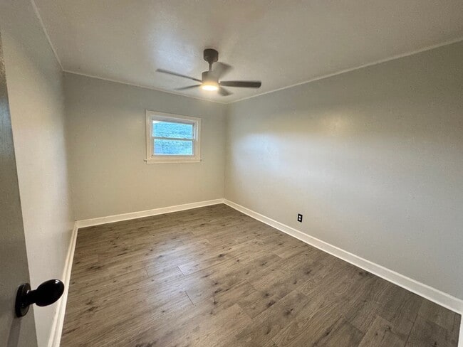 Building Photo - 2073 Castleton Rd