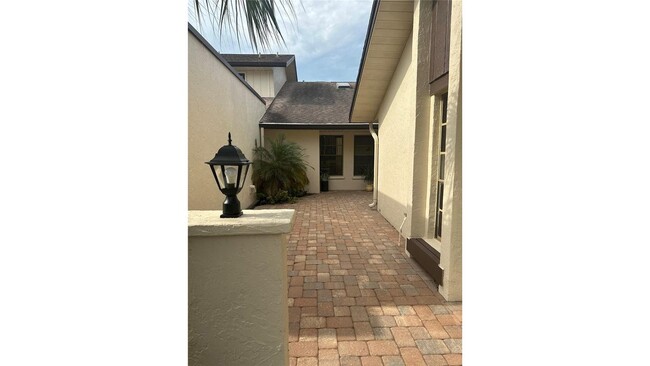 Building Photo - 4644 La Jolla Dr