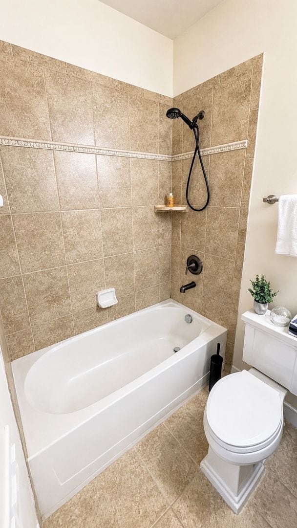 Building Photo - Annual UNFURNISHED 3-bed 2-bath condo in Stonehaven