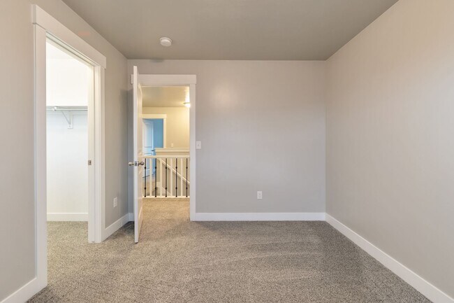 Building Photo - LEASE SPECIAL - 3BD, 2.5 BA, 2GA Draper townhome with super fast fiber internet